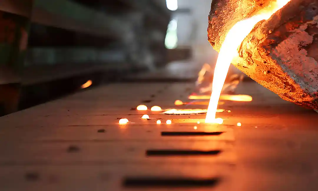 Moule industriel confié par un tiers pour procéder à l'usinage de pièces de métal.