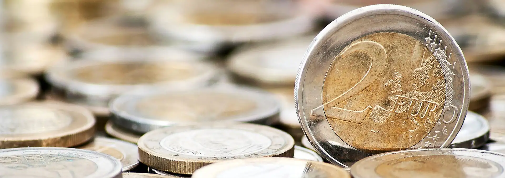 Pièces de monnaie symbolisant le coût des dommages corporels.