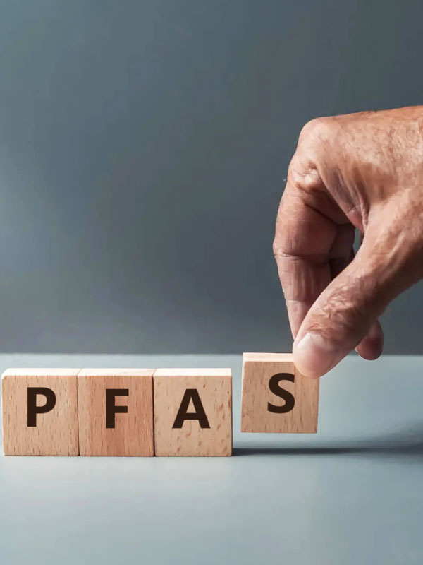 Illustration représentant les PFAS (Per- and FluoroAlkyl Substances).